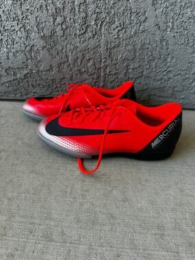 Nike Jr Mercurial Vapor 12 Academy CR7 Indoor Soccer Shoes Red Youth 6Y